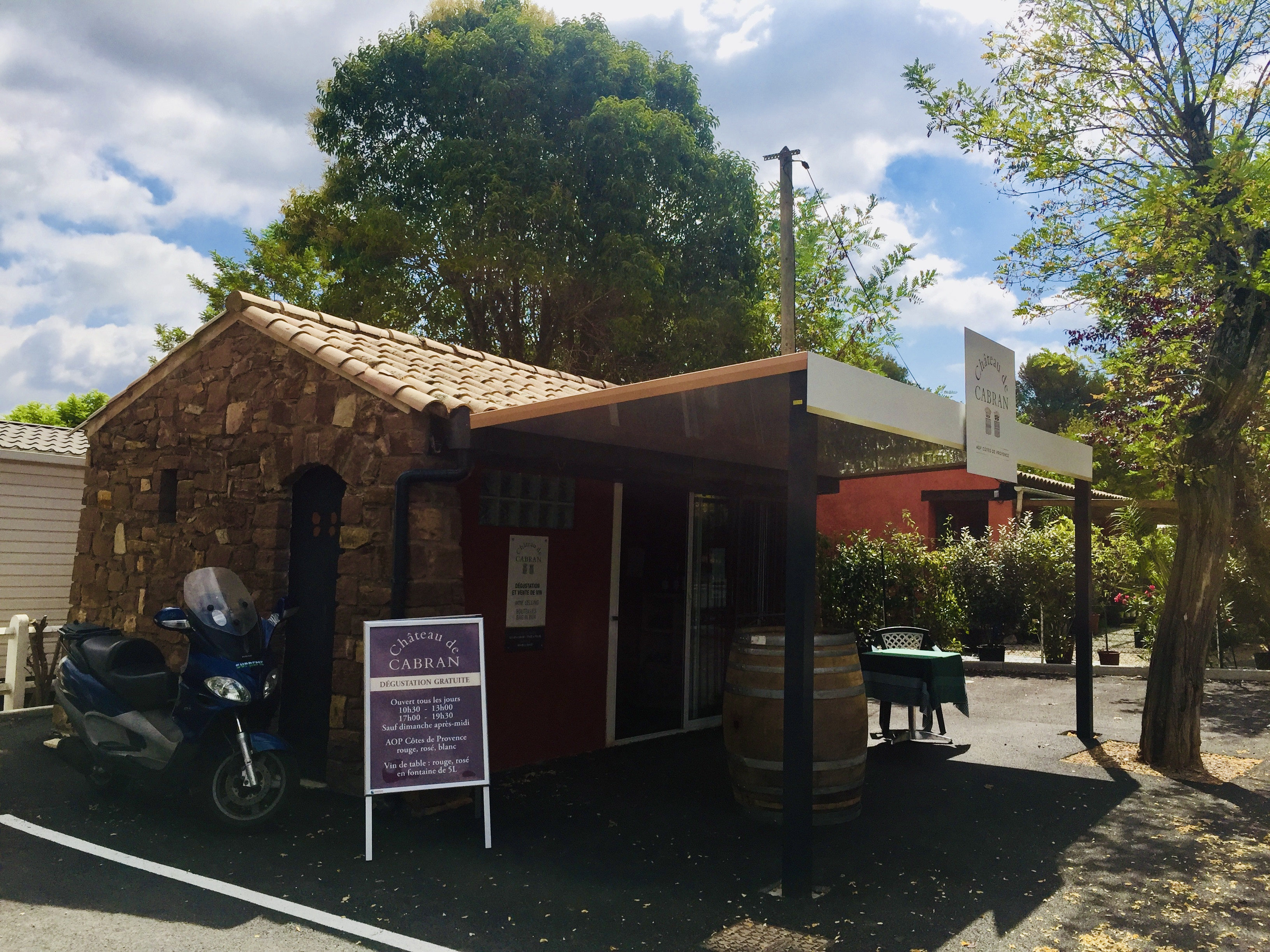 The little boutique at Château de Cabran in Fréjus is open!